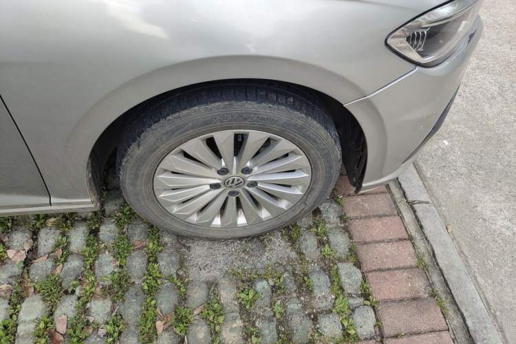Used Volkswagen Lavida 2018 280TSI DSG Comfort Edition China V Standard Right Front Wheel Hub