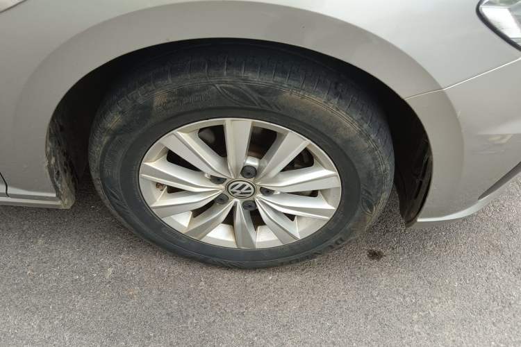 Used Volkswagen Lavida 2018 1.5L Automatic Fashion Edition China V Standard Right Front Wheel Hub