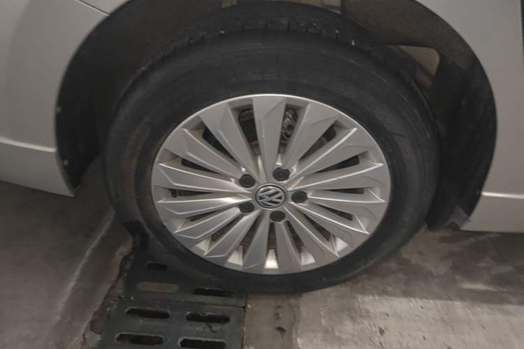Used Volkswagen Lavida 2018 280TSI DSG Comfort Edition China V Standard Right Rear Wheel Hub