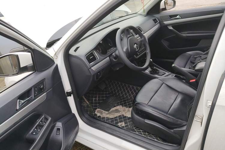 Used Volkswagen Lavida 2018 Classic 1.5L Automatic Fashion Edition China VI Standard Driver Seat