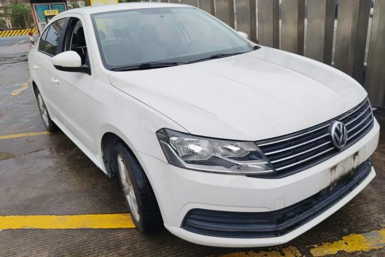 Used Volkswagen Lavida 2018 Classic 1.5L Automatic Fashion Edition China VI Standard Front Right 45 Deg