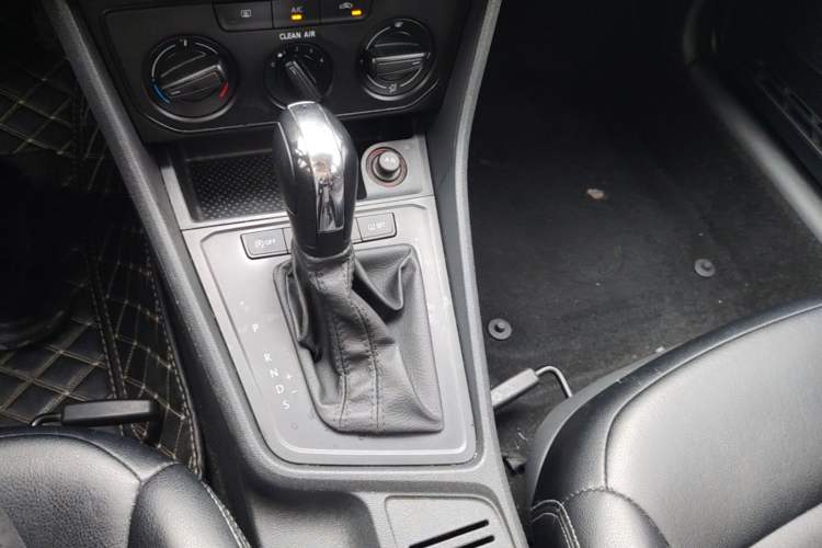 Used Volkswagen Lavida 2018 Classic 1.5L Automatic Fashion Edition China VI Standard Gear Lever