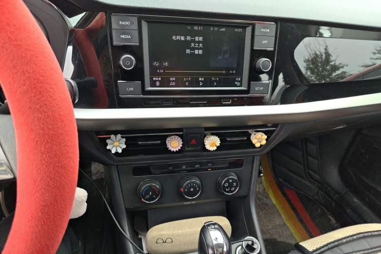Used Volkswagen Lavida 2018 Hatchback 200TSI DSG Comfort Edition China V Standard Audio And AC Panel