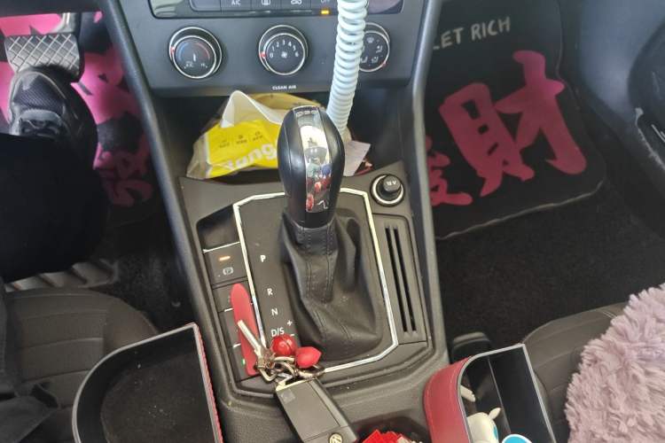 Used Volkswagen Lavida 2018 Hatchback 200TSI DSG Comfort Edition China V Standard Gear Lever