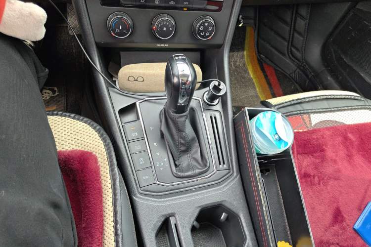 Used Volkswagen Lavida 2018 Hatchback 200TSI DSG Comfort Edition China V Standard Gear Lever