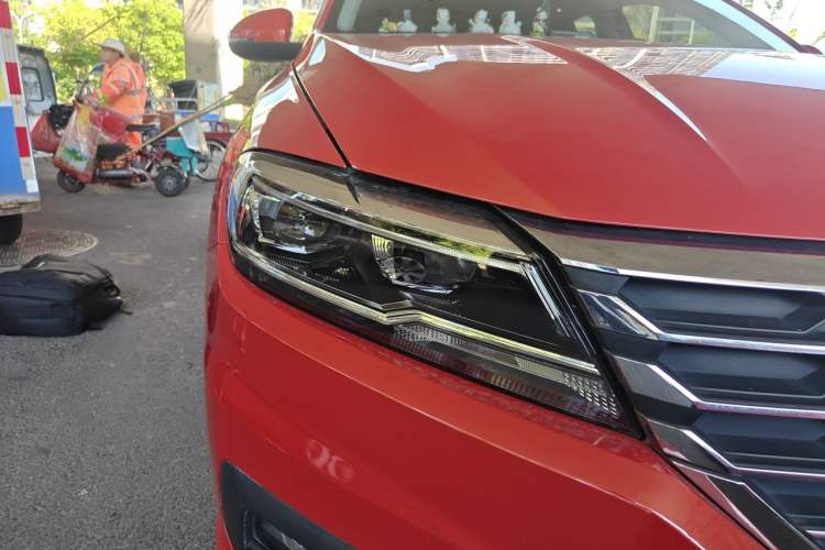 Used Volkswagen Lavida 2018 Hatchback 200TSI DSG Comfort Edition China V Standard Right Front Headlight