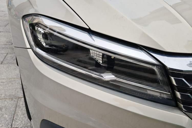 Used Volkswagen Lavida 2018 280TSI DSG Comfort Edition China V Standard Right Front Headlight