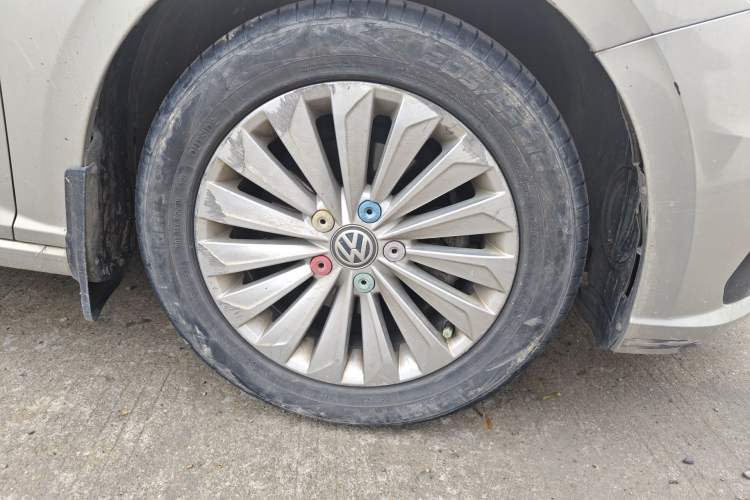 Used Volkswagen Lavida 2018 1.5L Automatic Comfort Edition China V Standard Right Front Wheel Hub