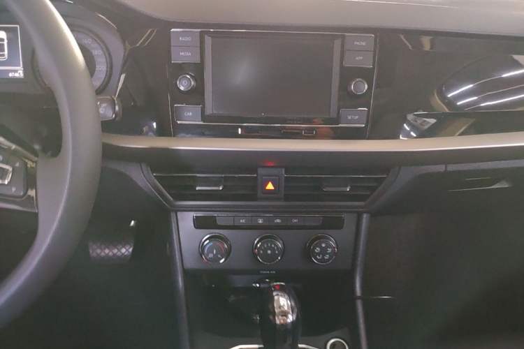 Used Volkswagen Lavida 2018 1.5L Automatic Comfort Edition China V Standard Audio And AC Panel
