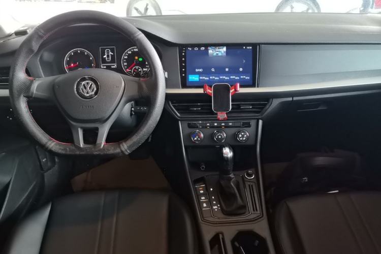 Used Volkswagen Lavida 2018 1.5L Automatic Fashion Edition China V Standard Center Console