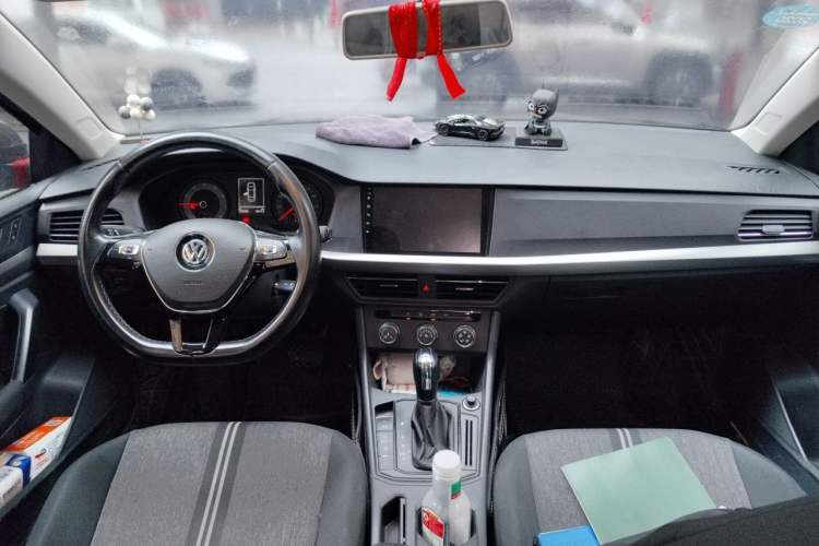 Used Volkswagen Lavida 2018 1.5L Automatic Fashion Edition China V Standard Center Console