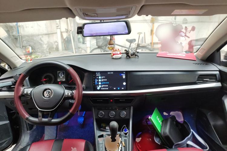 Used Volkswagen Lavida 2018 1.5L Manual Fashion Edition China V Standard Center Console
