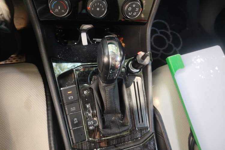 Used Volkswagen Lavida 2018 1.5L Automatic Comfort Edition China V Standard Gear Lever