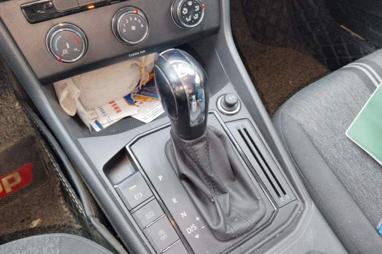 Used Volkswagen Lavida 2018 1.5L Automatic Fashion Edition China V Standard Gear Lever