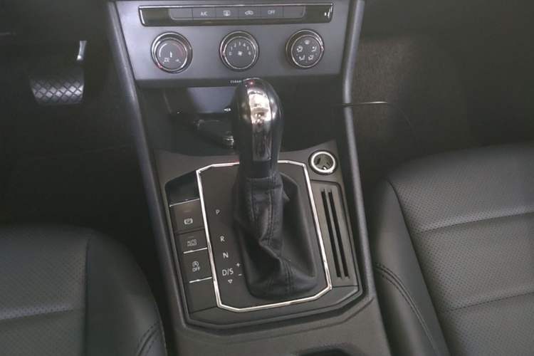 Used Volkswagen Lavida 2018 1.5L Automatic Comfort Edition China V Standard Gear Lever