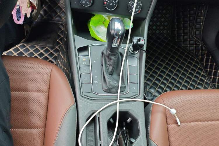Used Volkswagen Lavida 2018 1.5L Automatic Comfort Edition China V Standard Gear Lever