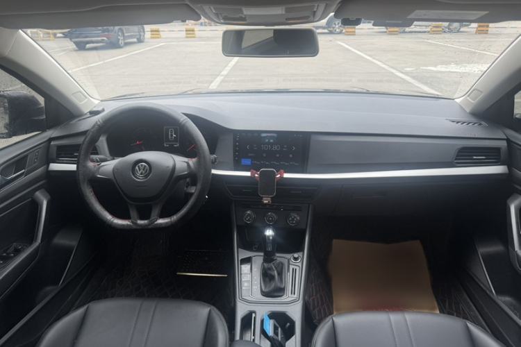 Used Volkswagen Lavida 2018 1.5L Automatic Fashion Edition China V Standard Interior 4