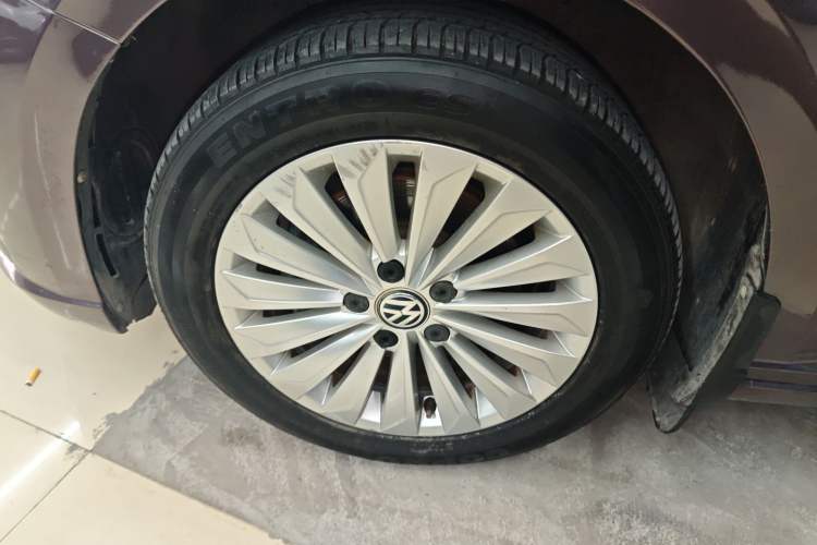 Used Volkswagen Lavida 2018 280TSI DSG Comfort Edition China V Standard Left Front Wheel Hub