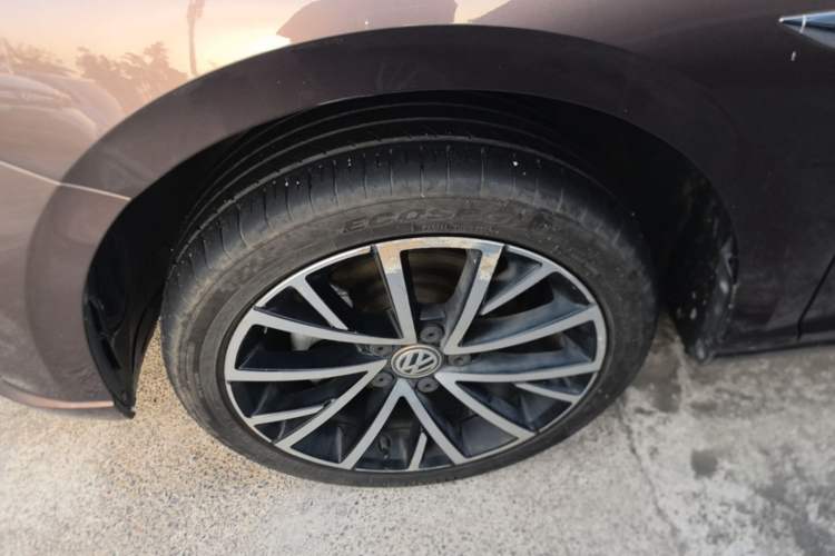Used Volkswagen Lavida 2018 280TSI DSG Luxury Edition China V Standard Left Front Wheel Hub