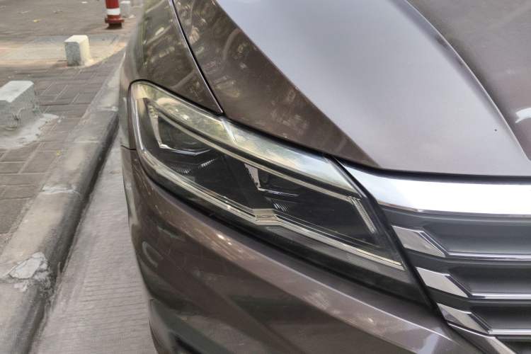Used Volkswagen Lavida 2018 1.5L Automatic Comfort Edition China V Standard Right Front Headlight
