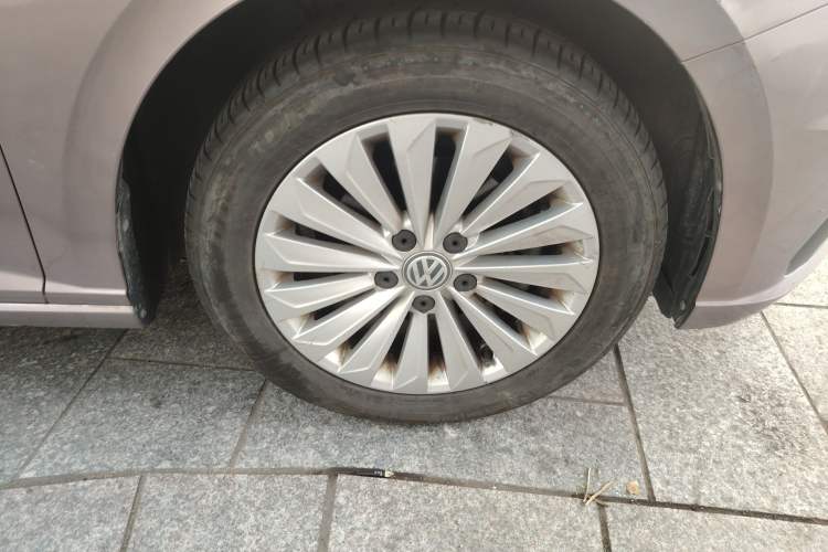 Used Volkswagen Lavida 2018 1.5L Automatic Comfort Edition China V Standard Right Front Wheel Hub