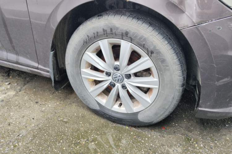 Used Volkswagen Lavida 2018 1.5L Automatic Fashion Edition China V Standard Right Front Wheel Hub