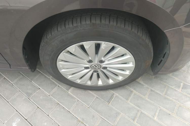 Used Volkswagen Lavida 2018 280TSI DSG Comfort Edition China V Standard Right Front Wheel Hub
