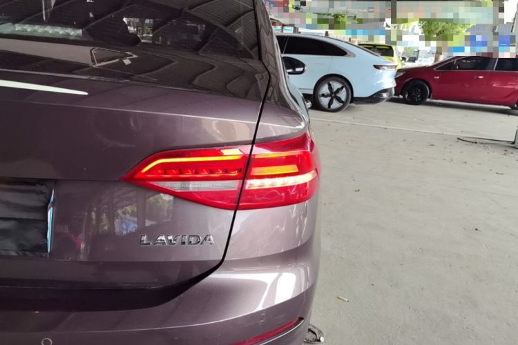 Used Volkswagen Lavida 2018 1.5L Automatic Fashion Edition China V Standard Right Rear Taillight