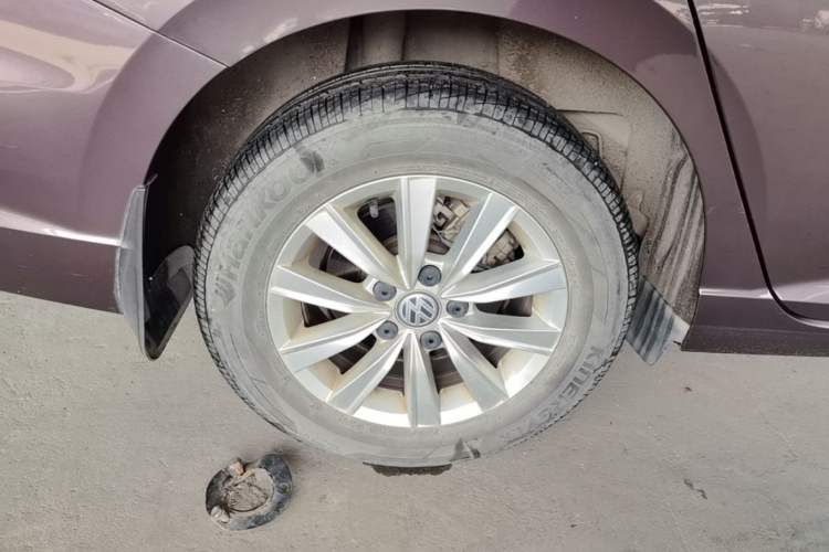 Used Volkswagen Lavida 2018 1.5L Automatic Fashion Edition China V Standard Right Rear Wheel Hub