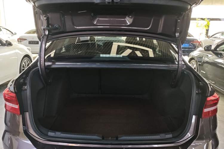 Used Volkswagen Lavida 2018 1.5L Automatic Comfort Edition China V Standard Trunk