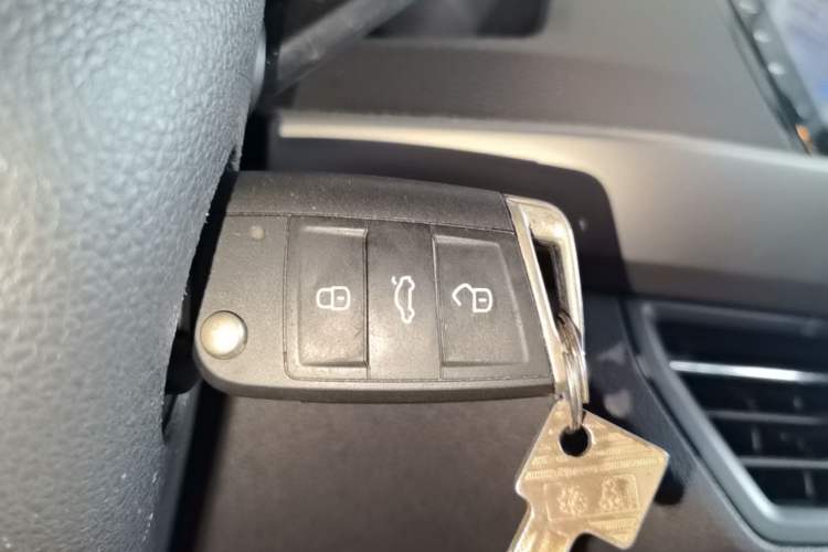 Used Volkswagen Lavida 2018 1.5L Automatic Fashion Edition China V Standard Vehicle Key