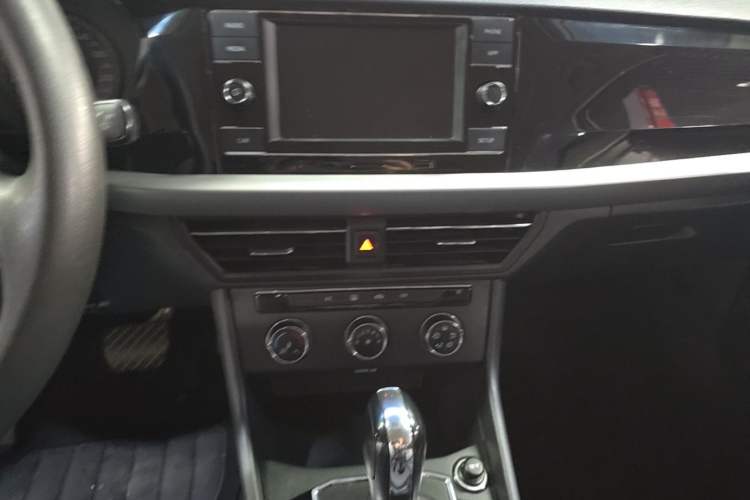 Used Volkswagen Lavida 2018 1.5L Automatic Comfort Edition China V Standard Audio And AC Panel