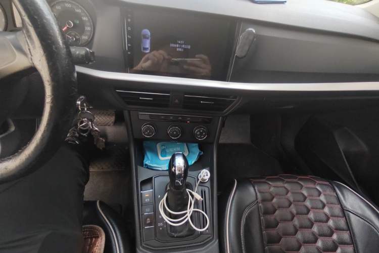 Used Volkswagen Lavida 2018 1.5L Automatic Fashion Edition China V Standard Audio And AC Panel