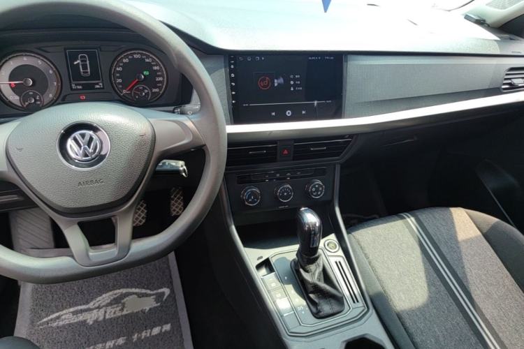 Used Volkswagen Lavida 2018 1.5L Automatic Fashion Edition China V Standard Center Console