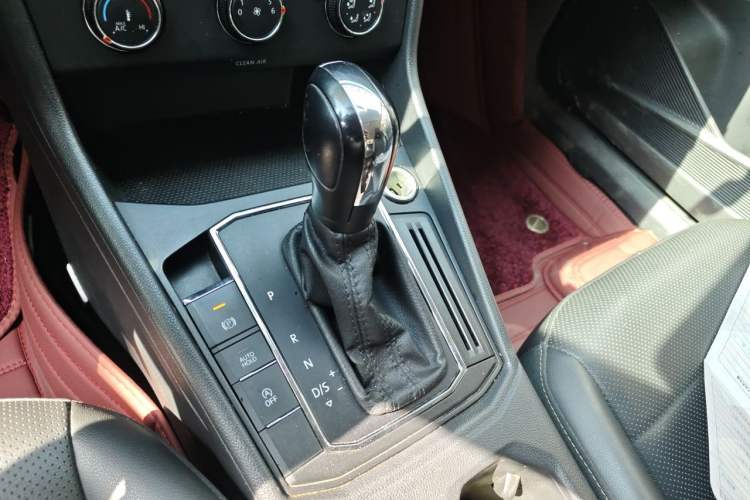 Used Volkswagen Lavida 2018 1.5L Automatic Comfort Edition China V Standard Gear Lever