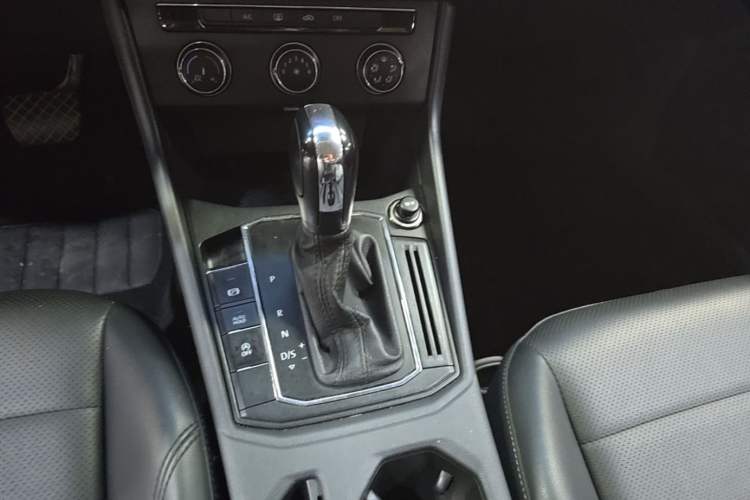 Used Volkswagen Lavida 2018 1.5L Automatic Comfort Edition China V Standard Gear Lever