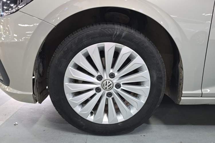 Used Volkswagen Lavida 2018 1.5L Automatic Comfort Edition China V Standard Left Front Wheel Hub