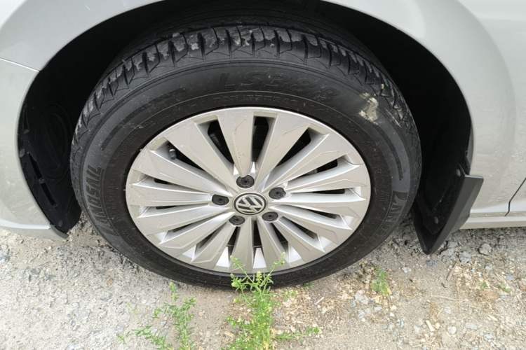 Used Volkswagen Lavida 2018 1.5L Automatic Fashion Edition China V Standard Left Front Wheel Hub