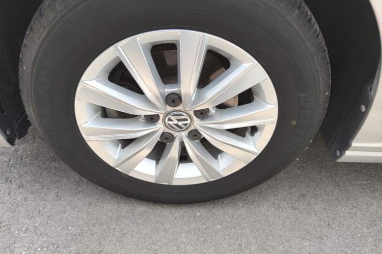 Used Volkswagen Lavida 2018 1.5L Automatic Fashion Edition China V Standard Left Front Wheel Hub