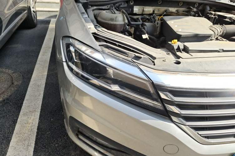 Used Volkswagen Lavida 2018 1.5L Automatic Comfort Edition China V Standard Right Front Headlight