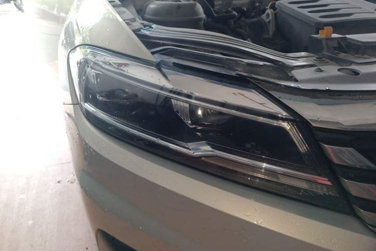 Used Volkswagen Lavida 2018 1.5L Automatic Comfort Edition China V Standard Right Front Headlight