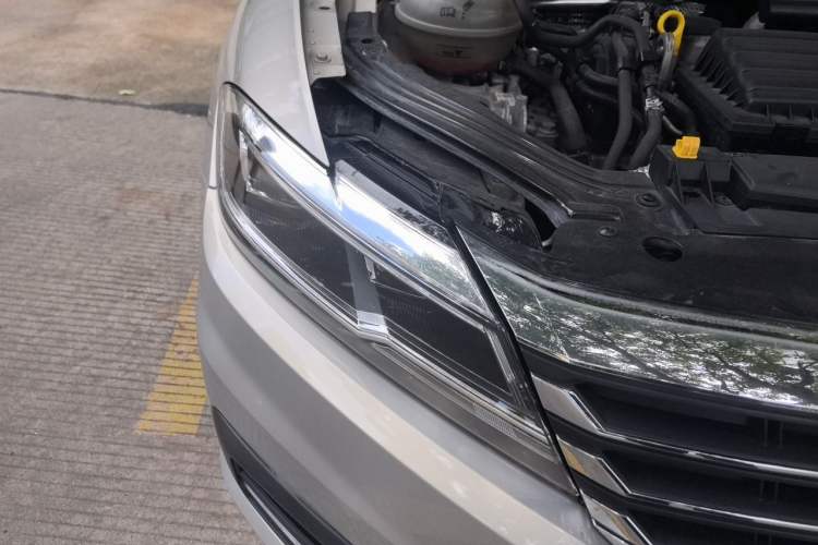 Used Volkswagen Lavida 2018 280TSI DSG Comfort Edition China V Standard Right Front Headlight