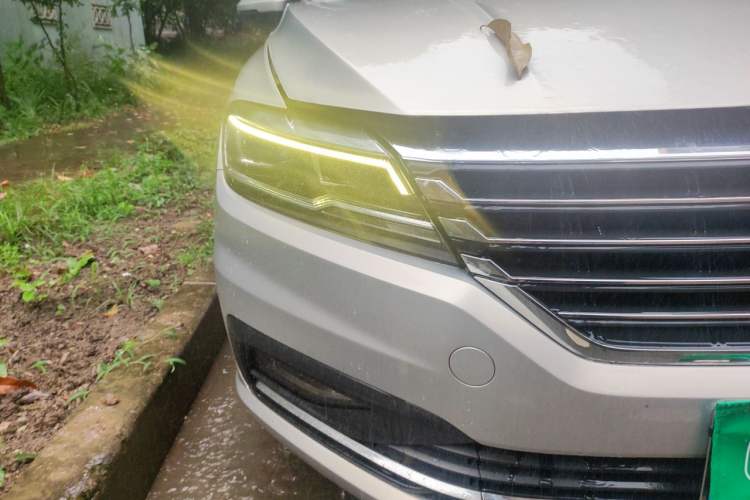 Used Volkswagen Lavida 2018 1.5L Automatic Comfort Edition China V Standard Right Front Headlight