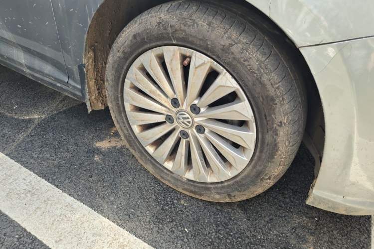 Used Volkswagen Lavida 2018 1.5L Automatic Comfort Edition China V Standard Right Front Wheel Hub