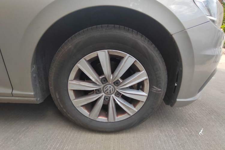 Used Volkswagen Lavida 2018 1.5L Automatic Fashion Edition China V Standard Right Front Wheel Hub