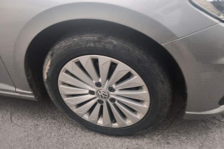 Used Volkswagen Lavida 2018 280TSI DSG Comfort Edition China V Standard Right Front Wheel Hub