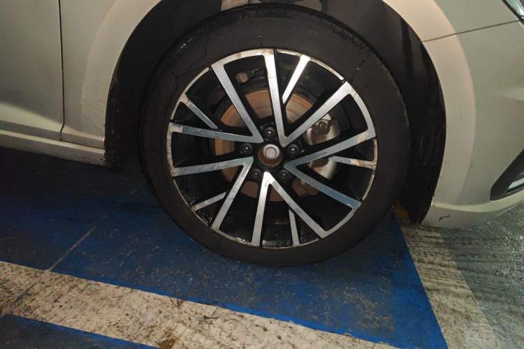 Used Volkswagen Lavida 2018 280TSI DSG Luxury Edition China V Standard Right Front Wheel Hub