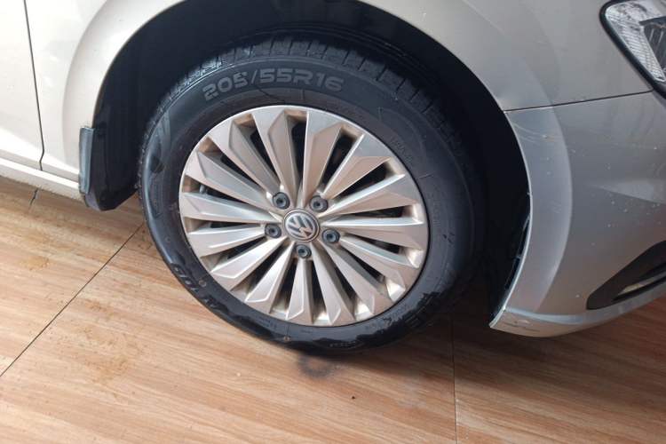 Used Volkswagen Lavida 2018 1.5L Automatic Comfort Edition China V Standard Right Front Wheel Hub