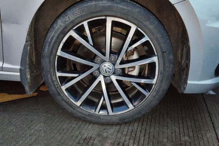 Used Volkswagen Lavida 2018 280TSI DSG Luxury Edition China V Standard Right Front Wheel Hub