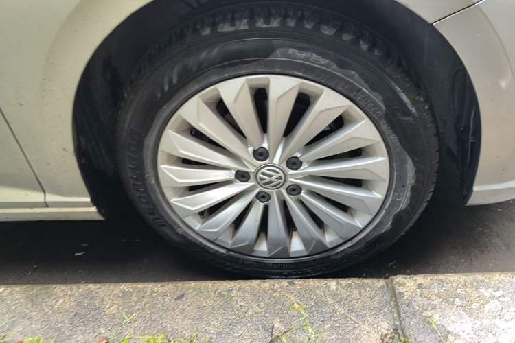 Used Volkswagen Lavida 2018 1.5L Manual Comfort Edition China V Standard Right Front Wheel Hub
